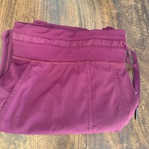 Lululemon studio crop in maroon